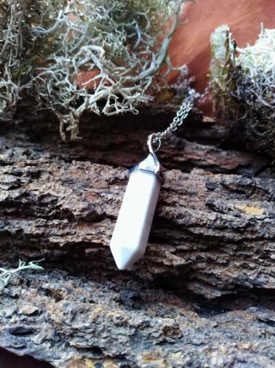 Pendentif petite pointe en Howlite