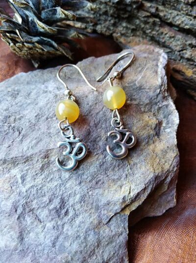 Boucles d’oreilles Om et Cornaline