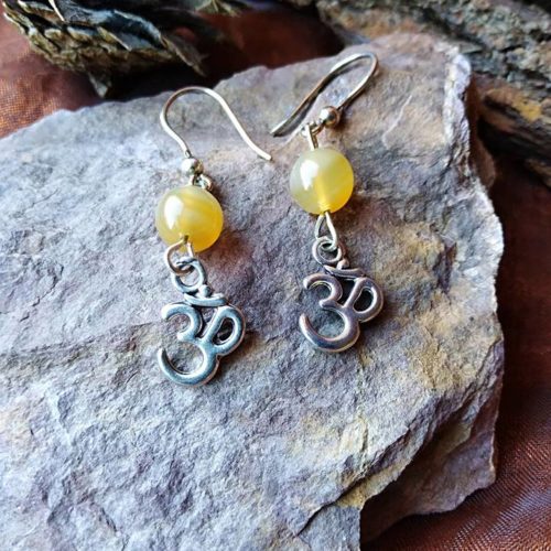 Boucles d’oreilles Om et Cornaline