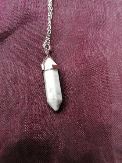 Pendentif petite pointe en Howlite