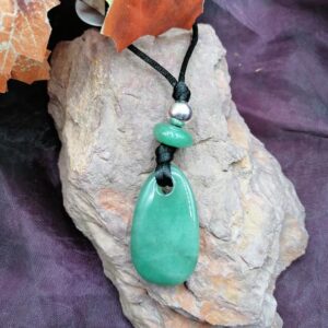 Pendentif en Aventurine Verte et cordon à coulisse