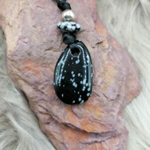 Pendentif Obsidienne flocons de neige et cordon à coulisse