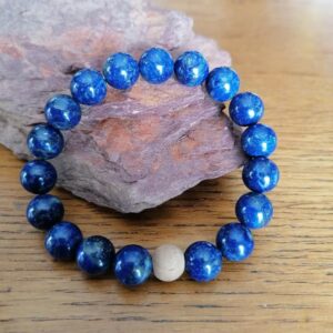 Ce Bracelet Lapis-Lazuli Perles de 10 mm vous permet de relativiser les difficultés que vous considérez qu'elles minent continuellement votre existence.