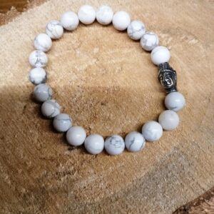 Bracelet Howlite perles de 8 mm et tête de Bouddha