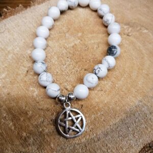 Bracelet Howlite perles de 8 mm et Pentagramme